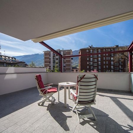 Piazzi House Aparthotel Sondrio Exteriör bild