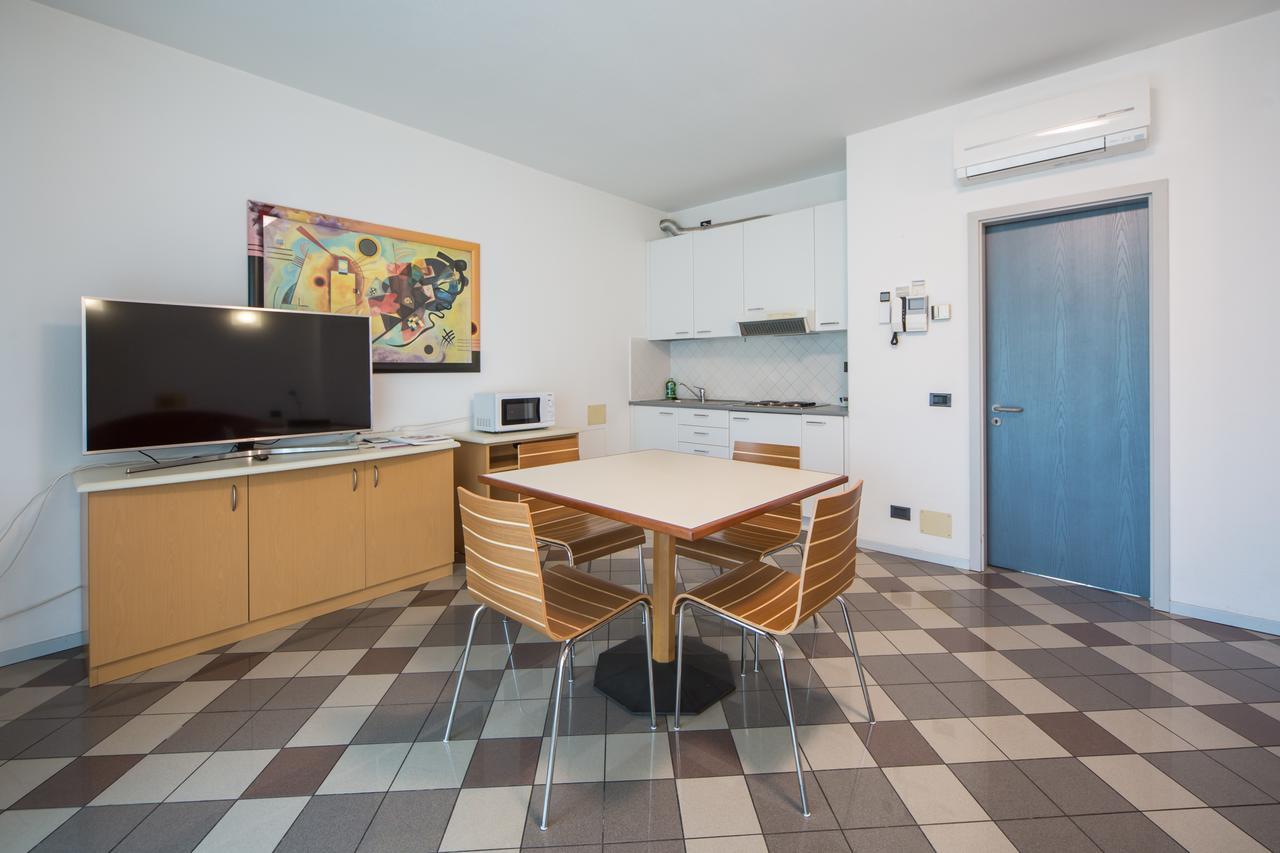 Piazzi House Aparthotel Sondrio Exteriör bild