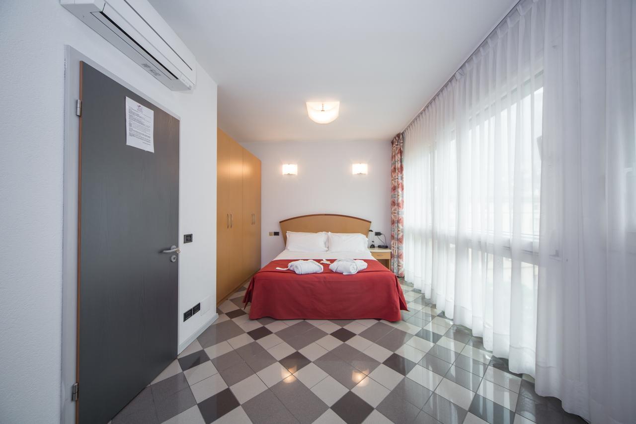 Piazzi House Aparthotel Sondrio Exteriör bild