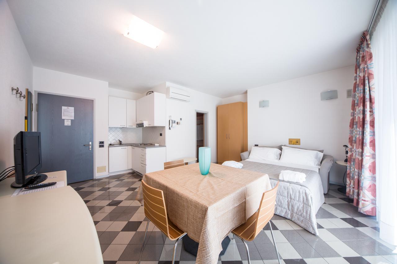 Piazzi House Aparthotel Sondrio Exteriör bild