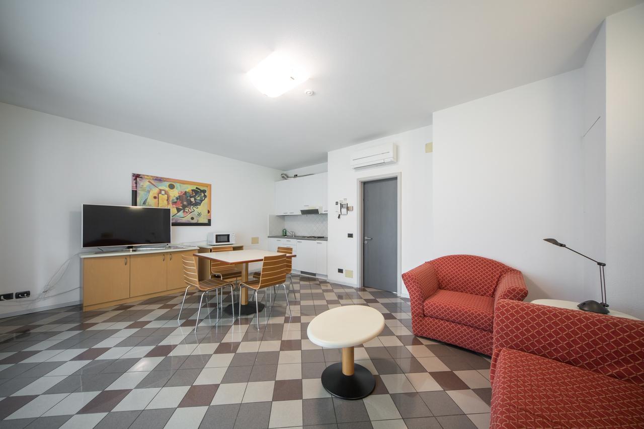 Piazzi House Aparthotel Sondrio Exteriör bild