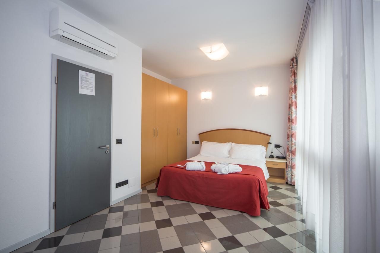 Piazzi House Aparthotel Sondrio Exteriör bild