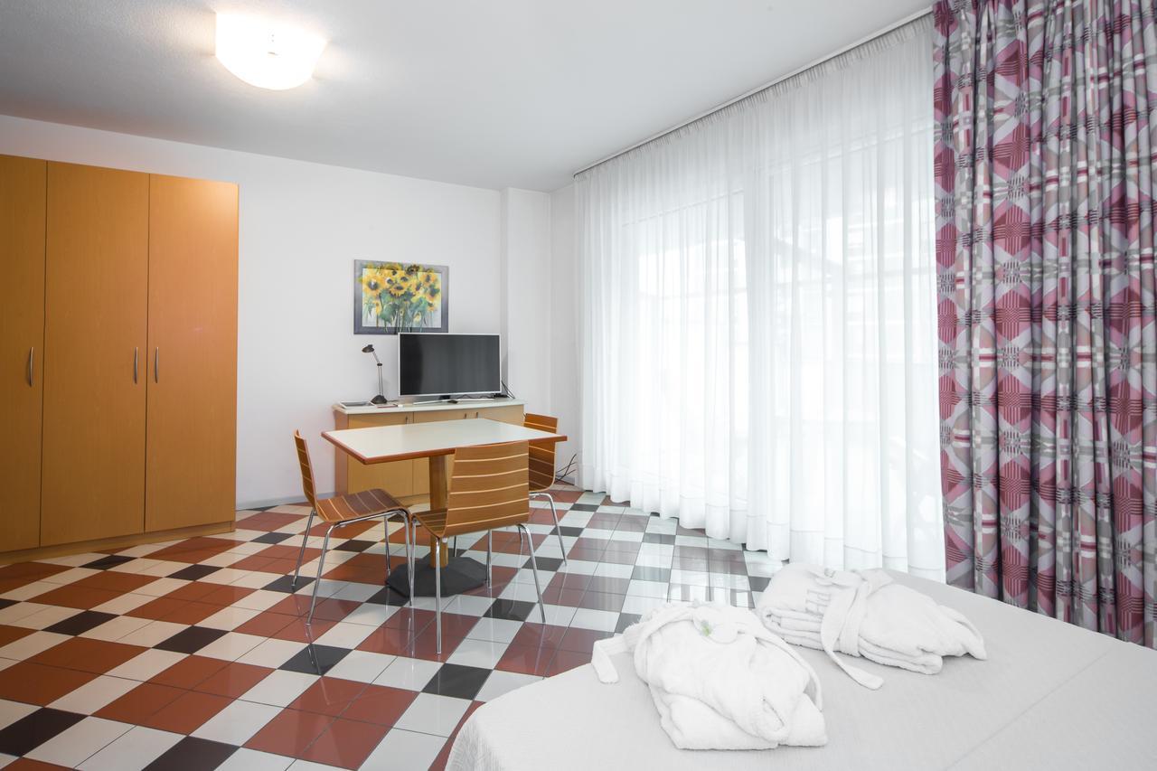 Piazzi House Aparthotel Sondrio Exteriör bild