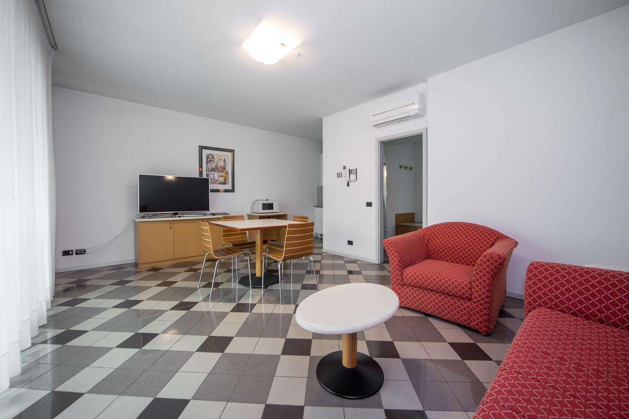 Piazzi House Aparthotel Sondrio Exteriör bild
