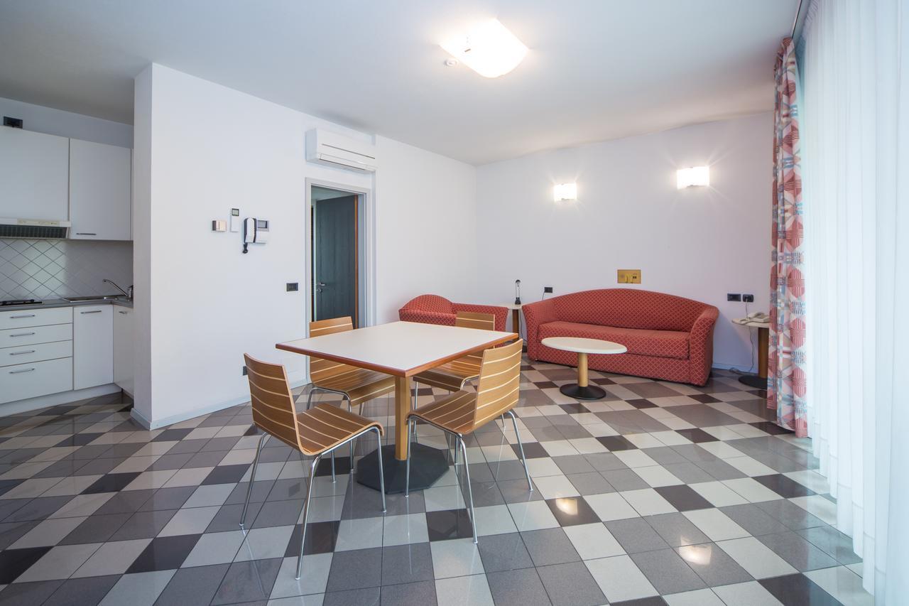 Piazzi House Aparthotel Sondrio Exteriör bild