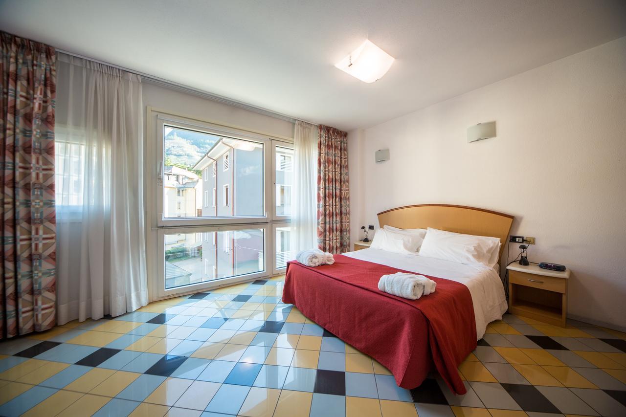 Piazzi House Aparthotel Sondrio Exteriör bild