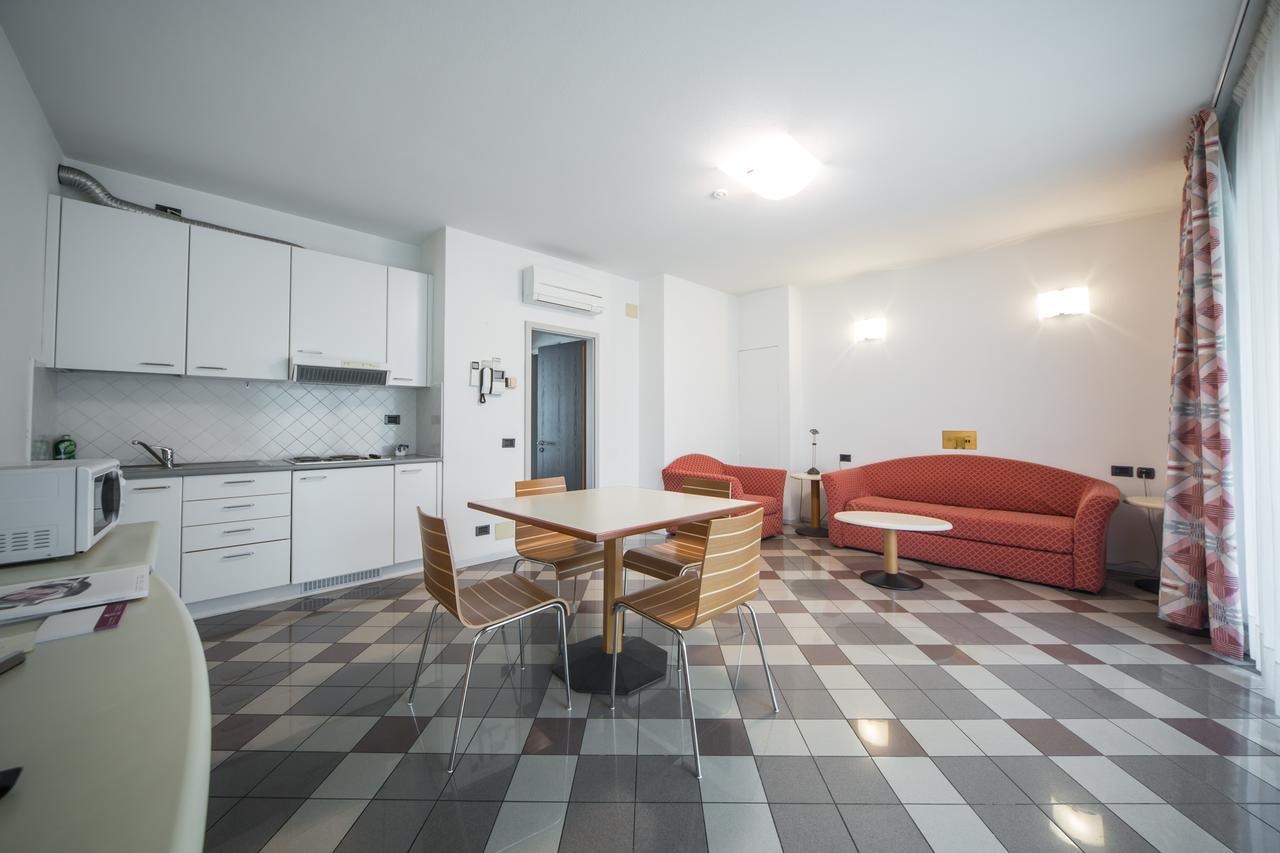 Piazzi House Aparthotel Sondrio Exteriör bild