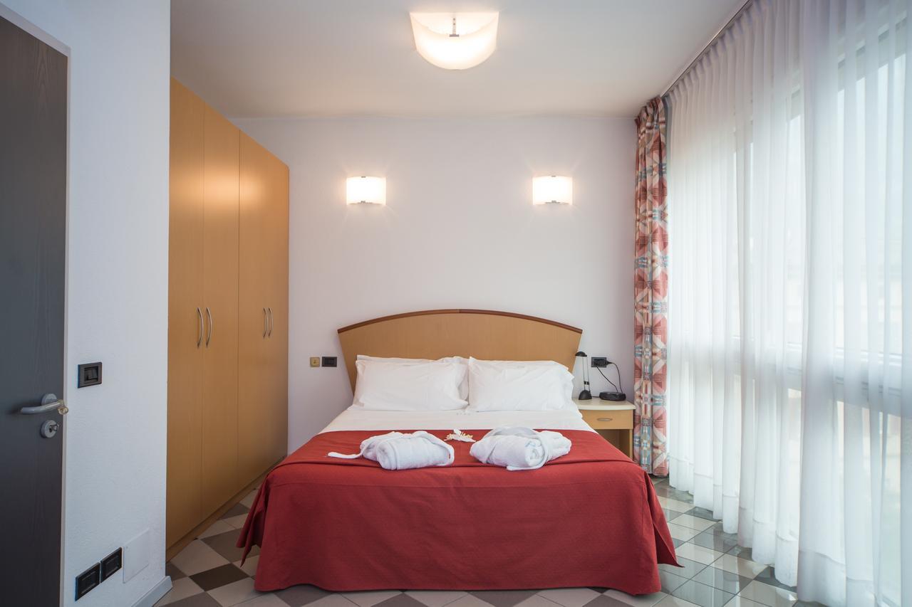 Piazzi House Aparthotel Sondrio Exteriör bild