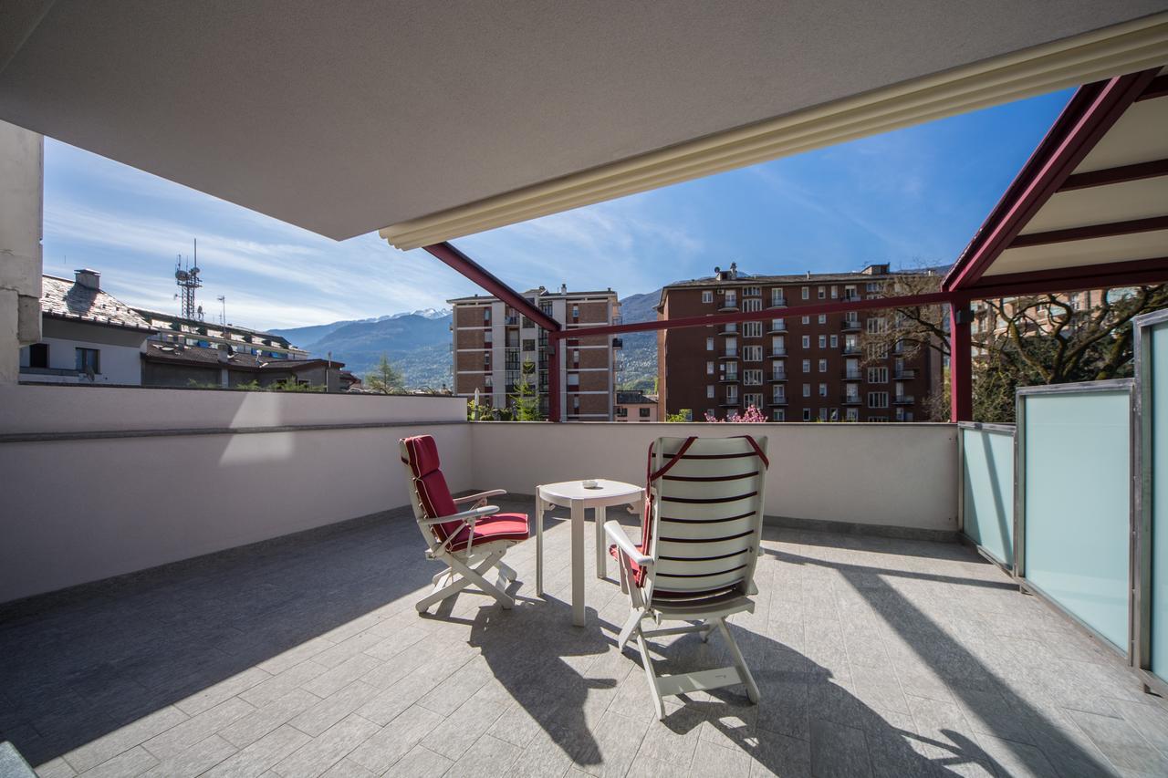 Piazzi House Aparthotel Sondrio Exteriör bild